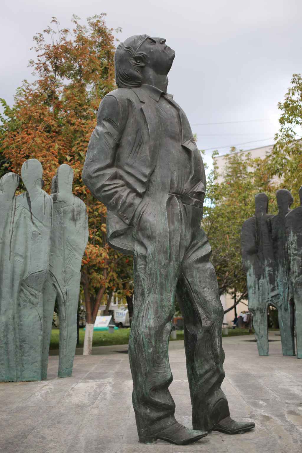 Памятник Иосифу Бродскому Новинский бульвар