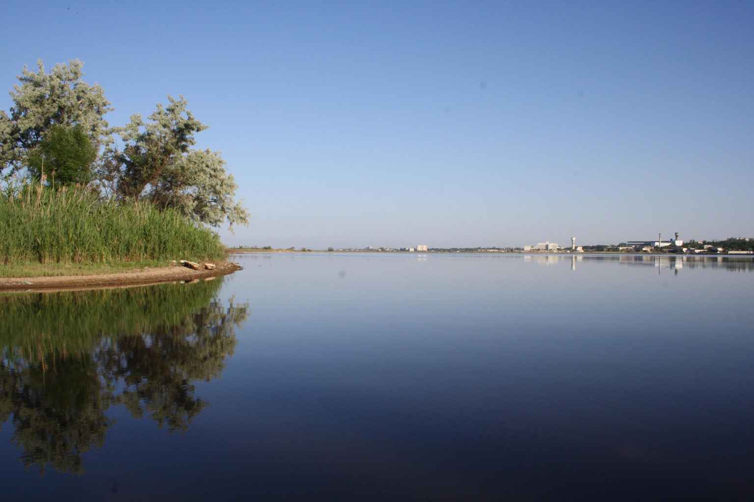 Сакское озеро отзывы. Сакское озеро. Сакское озеро в Крыму. Саки Саки озеро. Саки озеро ковш набережная.