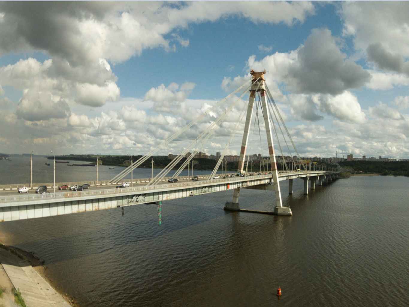 Мост через реку Шексна в Череповце